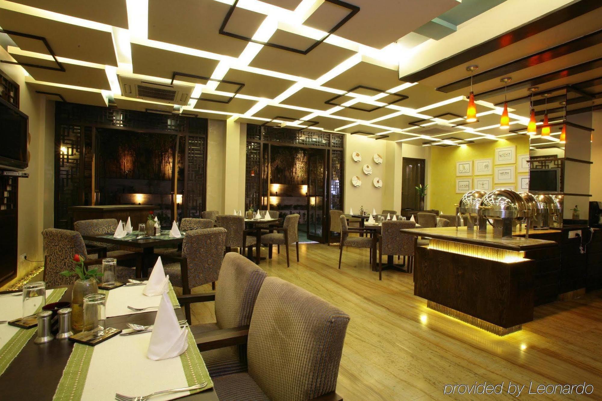 ​Justa Gurgaon Hotel Restaurante foto
